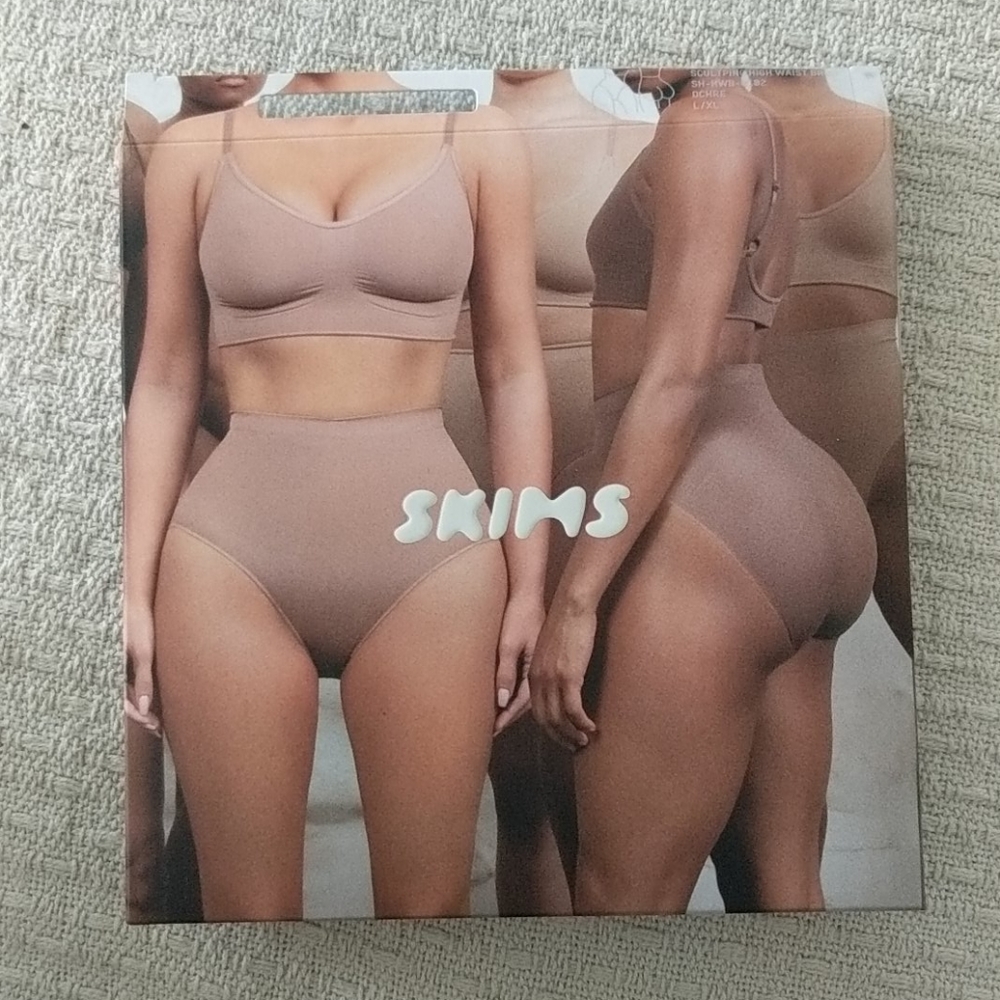 Skims  Hi Waist Brief